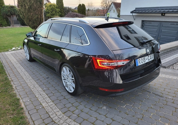 Skoda Superb cena 69900 przebieg: 132306, rok produkcji 2015 z Józefów małe 742